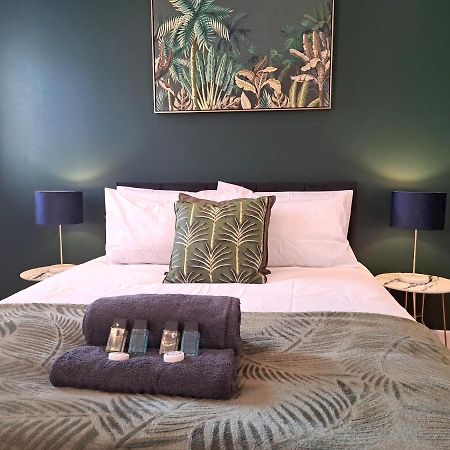 2 Bedroom, 2 Bathroom Apartment With Free Parking In A Great Location Cambridge  Exteriér fotografie