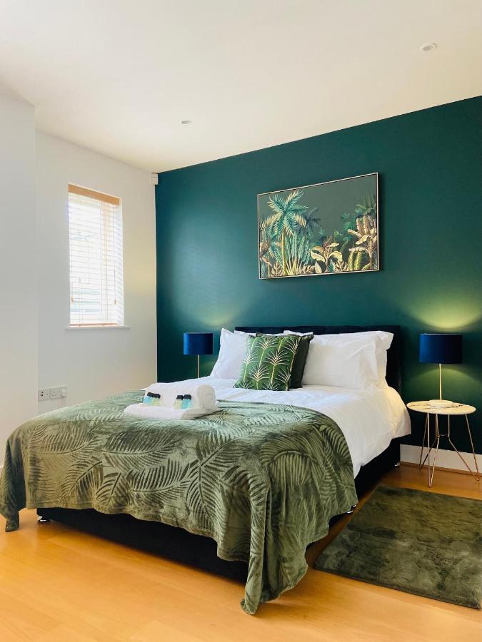 2 Bedroom, 2 Bathroom Apartment With Free Parking In A Great Location Cambridge  Exteriér fotografie