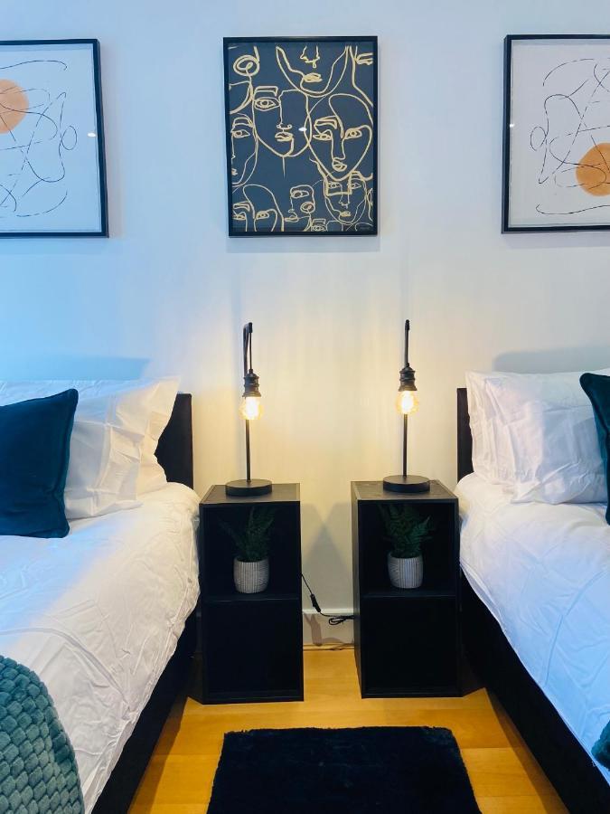 2 Bedroom, 2 Bathroom Apartment With Free Parking In A Great Location Cambridge  Exteriér fotografie