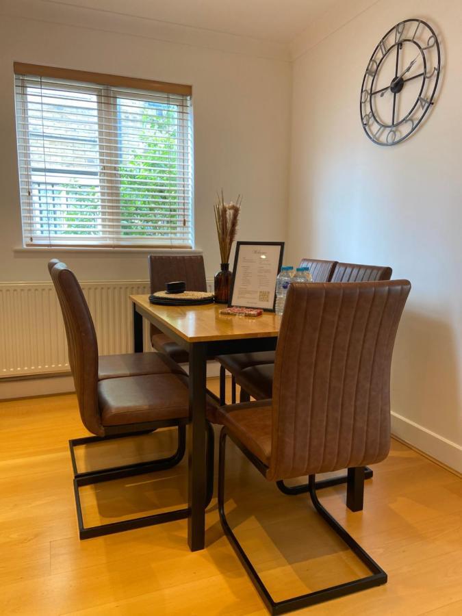 2 Bedroom, 2 Bathroom Apartment With Free Parking In A Great Location Cambridge  Exteriér fotografie