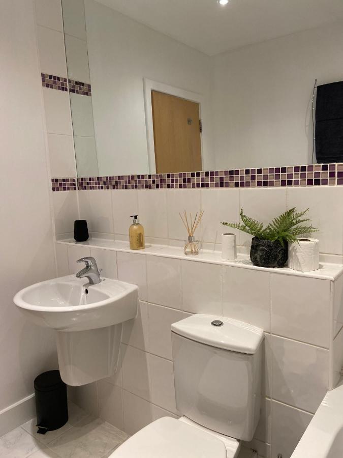 2 Bedroom, 2 Bathroom Apartment With Free Parking In A Great Location Cambridge  Exteriér fotografie