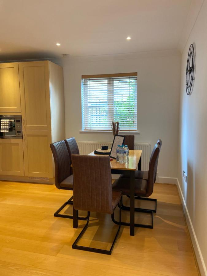 2 Bedroom, 2 Bathroom Apartment With Free Parking In A Great Location Cambridge  Exteriér fotografie