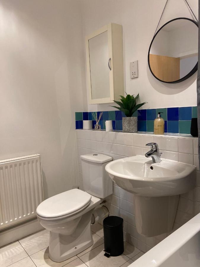 2 Bedroom, 2 Bathroom Apartment With Free Parking In A Great Location Cambridge  Exteriér fotografie