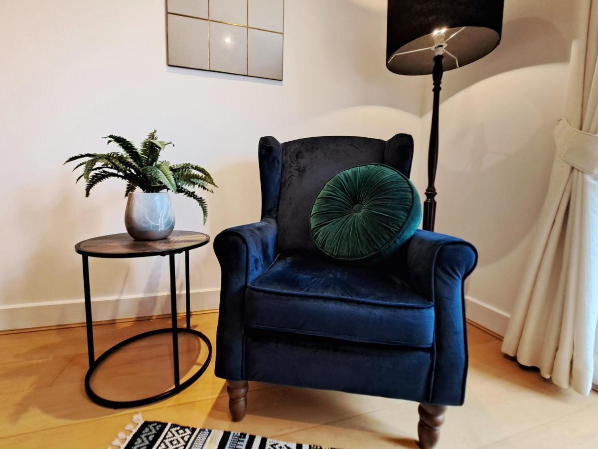 2 Bedroom, 2 Bathroom Apartment With Free Parking In A Great Location Cambridge  Exteriér fotografie