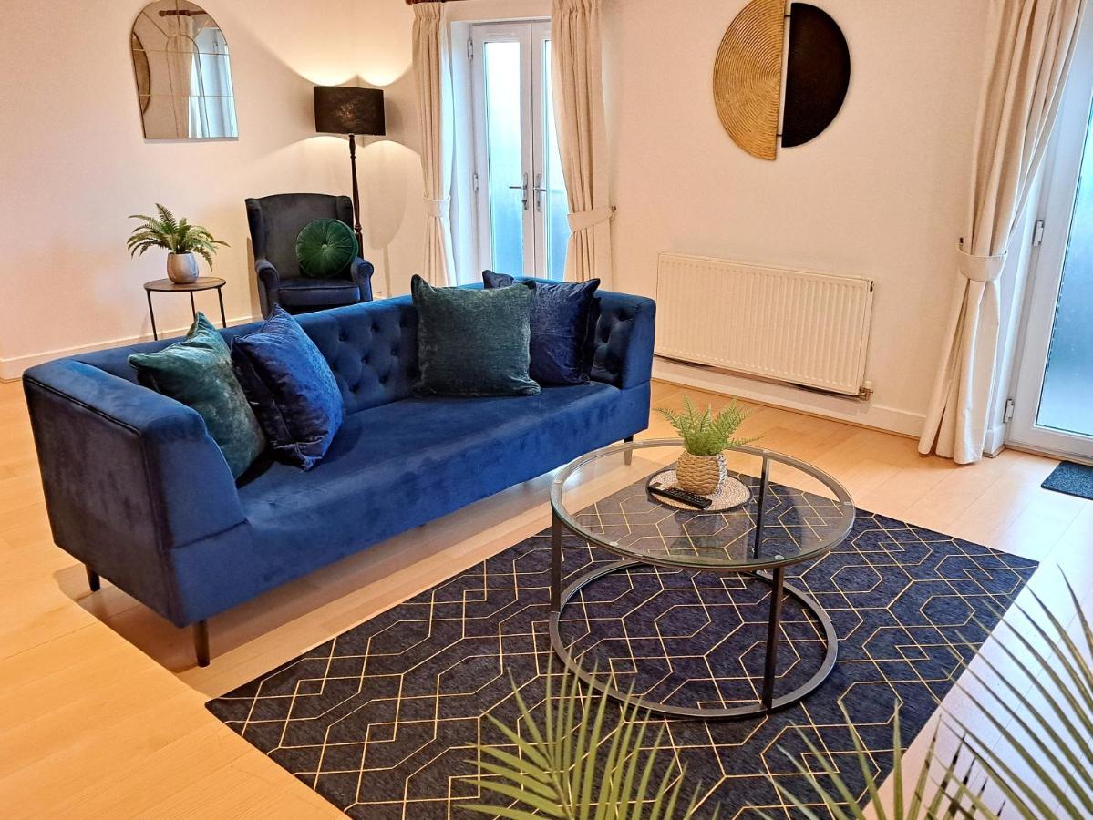 2 Bedroom, 2 Bathroom Apartment With Free Parking In A Great Location Cambridge  Exteriér fotografie
