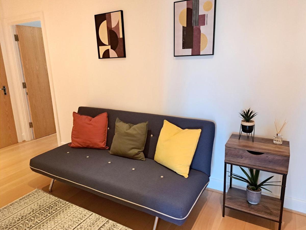 2 Bedroom, 2 Bathroom Apartment With Free Parking In A Great Location Cambridge  Exteriér fotografie